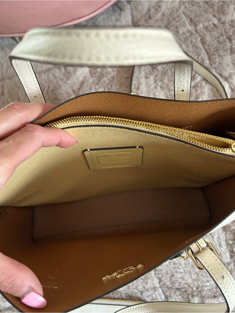 Brand new Coach White Pebbled Leather Tote with Gold Hardware and Wristlet - Picture 14 of 16
